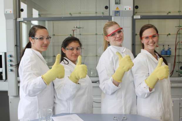Chemie-Praktikum im Teen’s Lab der BASF Chemie-Praktikum im Teen’s Lab der BASF